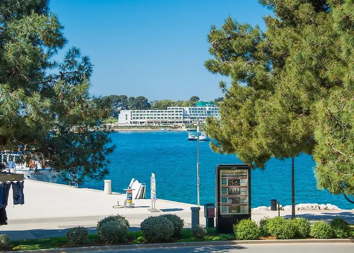 Riva Lägenhet Poreč